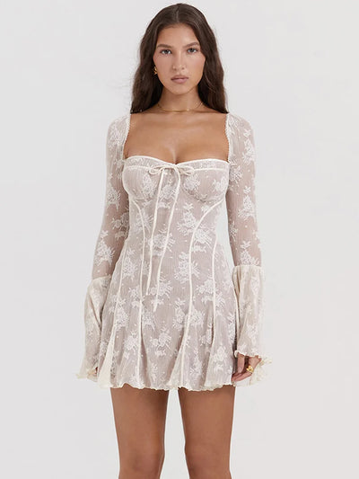 Mini-robe d'été carrée en dentelle Moisie